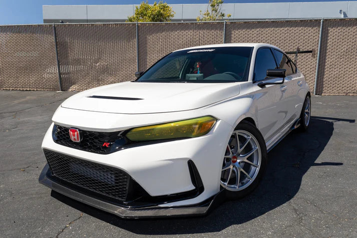 APR GT2 carbon fiber aerodynamic mirrors installed on 2023+ Honda Civic Type R FL5 in Championship White – aggressive front three-quarter view showcasing reduced drag and premium JDM styling